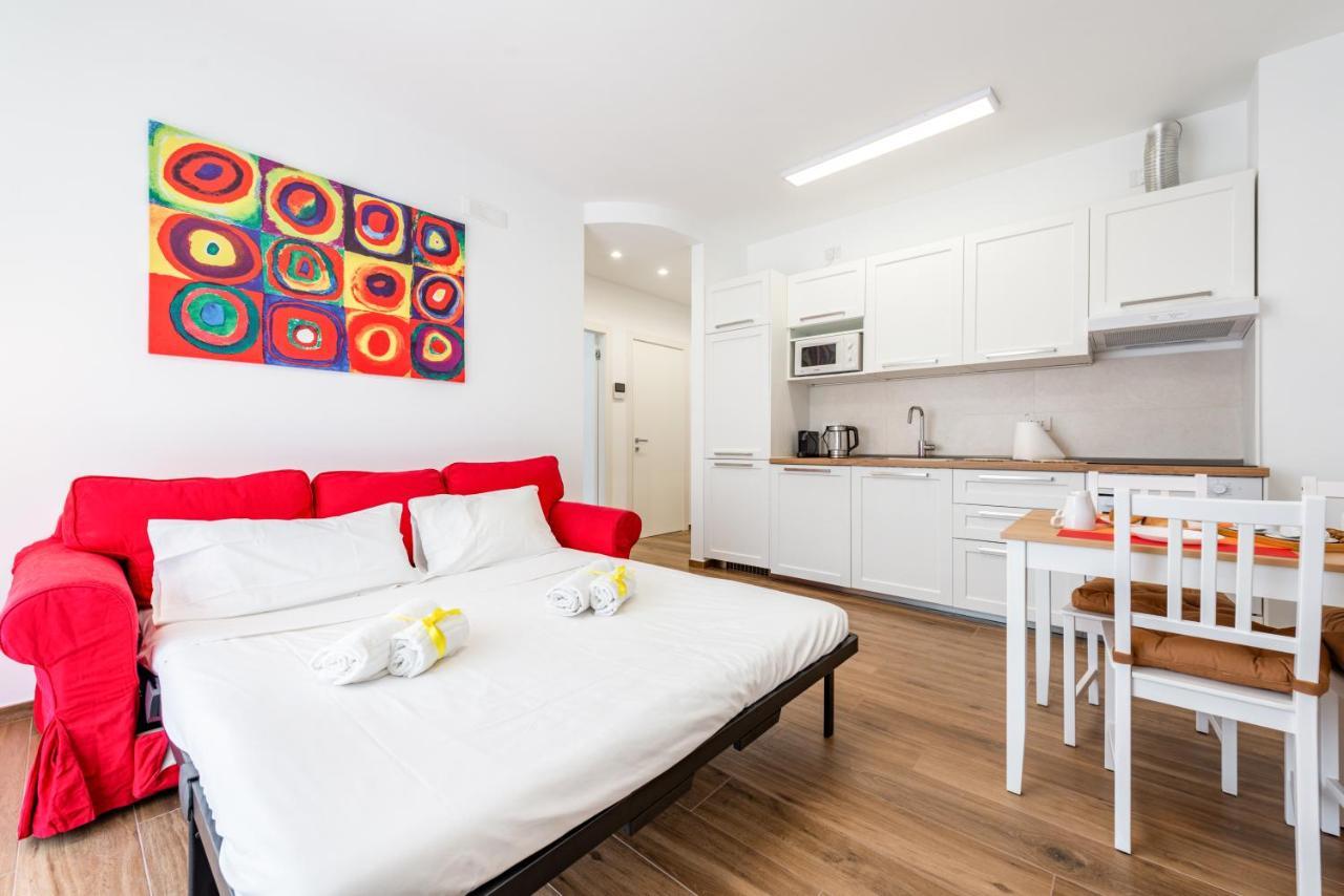 Central Station Apt With Parking 바리 외부 사진