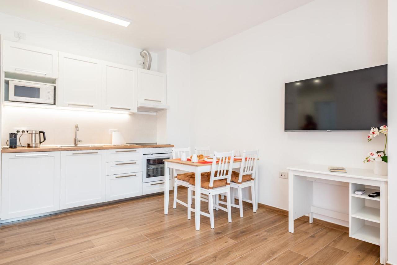 Central Station Apt With Parking 바리 외부 사진