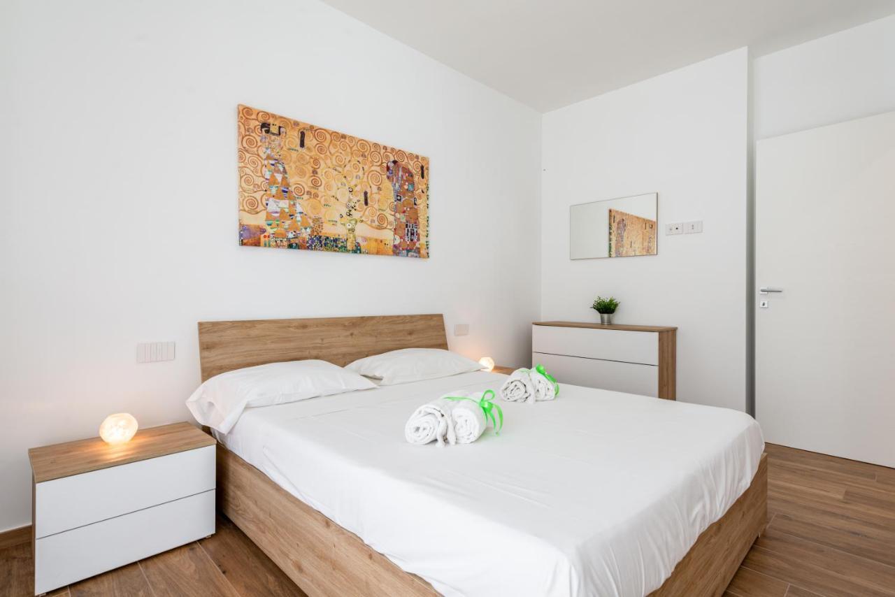 Central Station Apt With Parking 바리 외부 사진